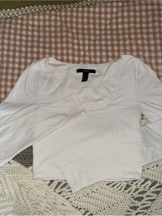 Forever 21 Tops - Forever 21 White Scoop Neck Long-Sleeve Crop Top